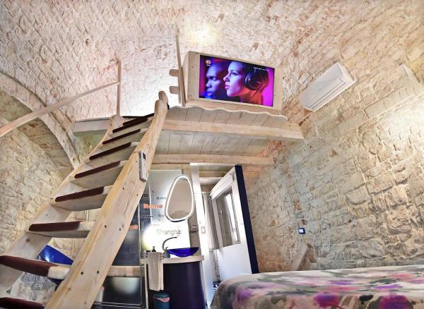 L'angolo Di Gaudì, Casa Milà - Castellana Grotte