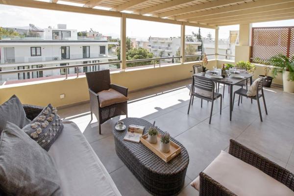 Nella foto è visibile l'oggetto Sea view penthouse in Vari situato nella città di Vari.