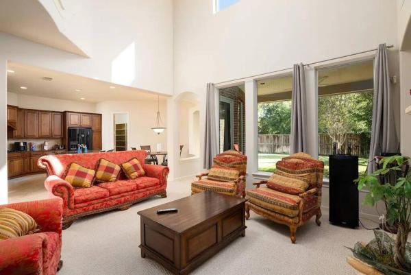 写真にはサイプレス市にあるBedroom with 3.5-Bathroom near Golf Course!が写っています。