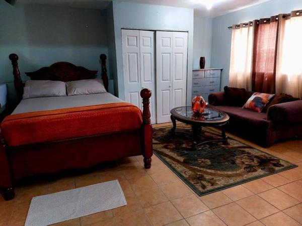A la foto es mostra l'objecte Comfort Cottage at the Grove situat a la ciutat de Knockpatrick.