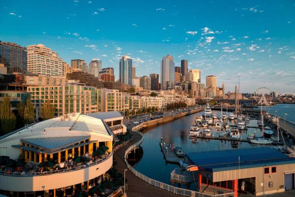 A la foto es mostra l'objecte Seattle Marriott Waterfront situat a la ciutat de Seattle.