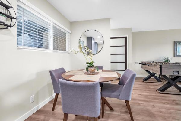 Bilde 5: Steps from the Beach, 1BD Contemporary Condo at Tower 9 with Foosball and Garage