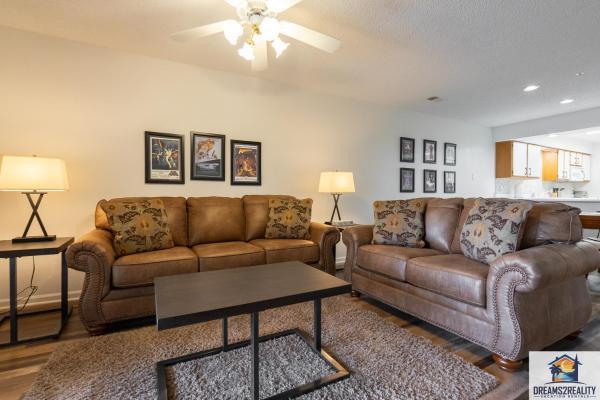 Auf dem Foto ist das Objekt 2BR Walk-In Condo - Near the 76 Strip - 2 Pools - FREE TICKETS INCLUDED - FHD-8 in der Stadt Branson zu sehen.