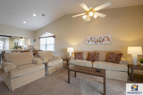 Auf dem Foto ist das Objekt 2BR Penthouse Condo - 2 Pools - Close to the Strip - Stairs Required - FREE TICKETS INCLUDED - FHE-17 in der Stadt Branson zu sehen.