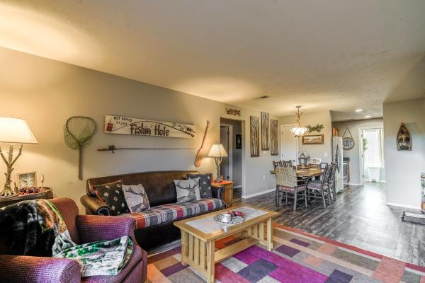 Auf dem Foto ist das Objekt 3BR Near the Strip - Outdoor Pool - FREE ATTRACTION TICKETS - Stairs Required (VIN2954-6) in der Stadt Branson zu sehen.
