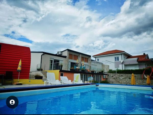 A la foto es mostra l'objecte Villa Lyra situat a la ciutat de Trebinje.