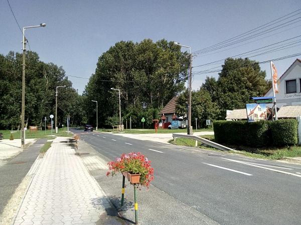 Na fotografii je vidět objekt F 106 Vendégház nacházející se ve městě Hidegség.