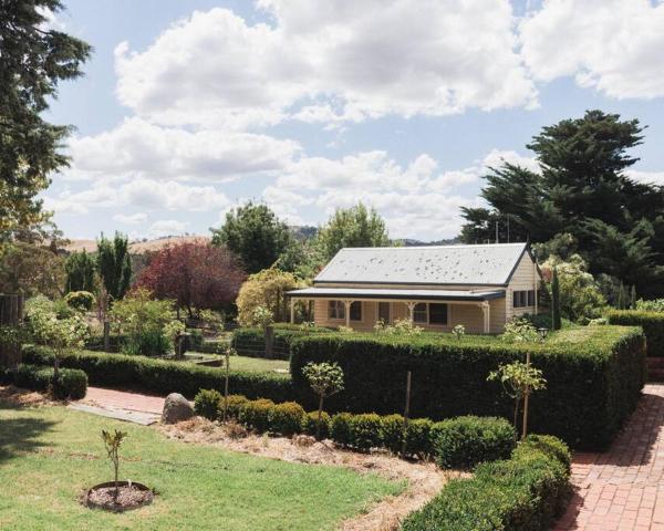 The Acres of Tooborac Cottage