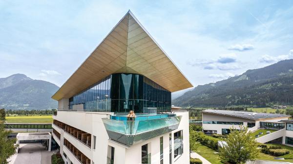 Op de foto is het object Tauern Spa Hotel & Therme te zien, gelegen in de stad Kaprun.