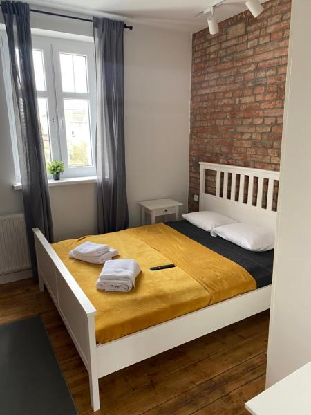 På bildet vises objektet Dekerta 8-3 som ligger i byen Toruń.
