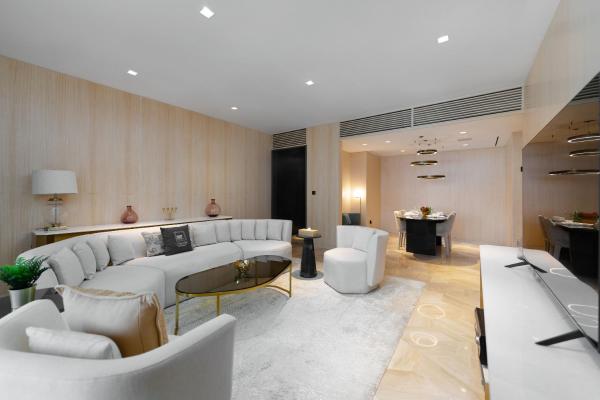 Na fotografii je vidět objekt Maison Privee - Glamourous Apt with Sea Views at FIVE Palm nacházející se ve městě Dubaj.