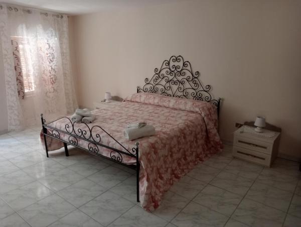 A la foto es mostra l'objecte Casa Agatina situat a la ciutat de Catània.
