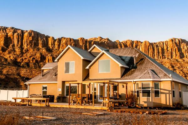 A la foto es mostra l'objecte Moab Desert Home, 4 Bedroom Private House, Sleeps 10, Pet Friendly situat a la ciutat de Moab.