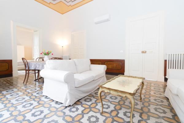 A la foto es mostra l'objecte Luxury Suites by And So situat a la ciutat de Lecce.