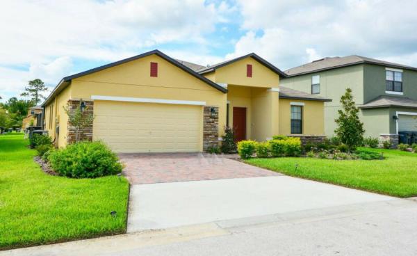 På bildet vises objektet Make memories with your family and friends in this beautiful home 1014 som ligger i byen Loughman.