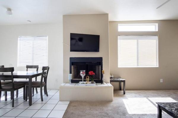 A la foto es mostra l'objecte Comfortable and Bright 3-Bedroom Home in Tucson situat a la ciutat de Tucson.