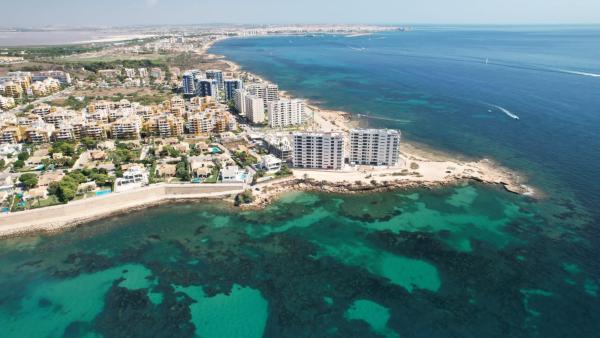 Na zdjęciu widoczny jest obiekt POSIDONIA PUNTA PRIMA - Luxury Seafront Apartments położony w mieście Punta Prima.