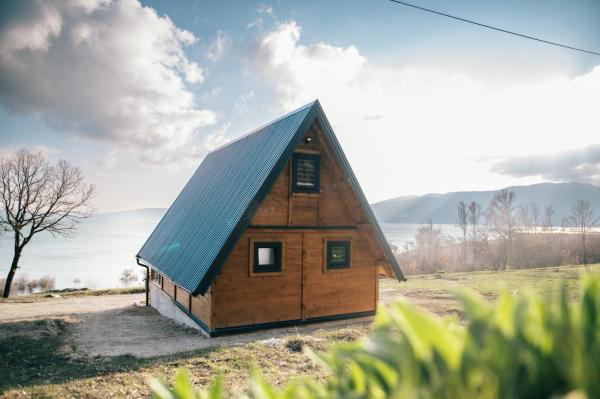 На фото показан объект Lake House Beliz, расположенный в городе Grabovica.