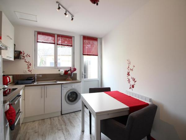 A la foto es mostra l'objecte La Bourboule : Agréable T2 avec Terrasse, Balcon et Wifi - Proche Centre et Thermes - FR-1-608-245 situat a la ciutat de Liournat.
