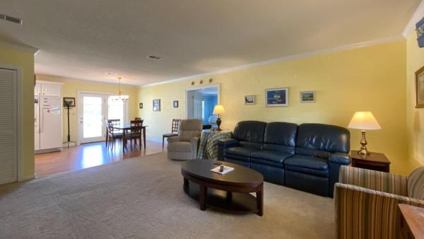 LYONS DEN - 3 Bedroom Home home photo 9