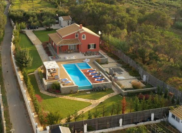 Na foto é possível ver o objeto Casa Altamare localizado na cidade de Halikounas.