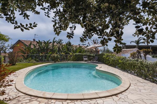 A la foto es mostra l'objecte City Cottage with Garden & Pool by Wonderful Italy situat a la ciutat de Catània.
