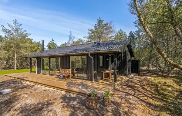 A la foto es mostra l'objecte Cozy Home In Læsø With Kitchen situat a la ciutat de Læsø.