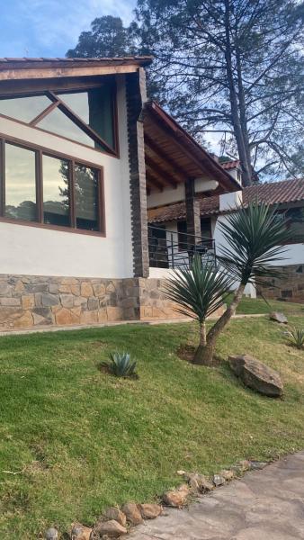 A la foto es mostra l'objecte Cabañas Santorito situat a la ciutat de Mazamitla.