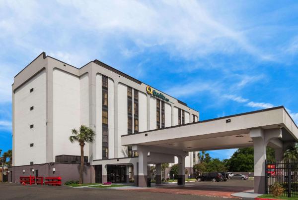 La photo montre l'objet Quality Inn Houston East I-10 situé dans la ville de Jacinto City.
