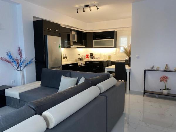 A la foto es mostra l'objecte Modern house near Lefkada situat a la ciutat de Vonitsa.