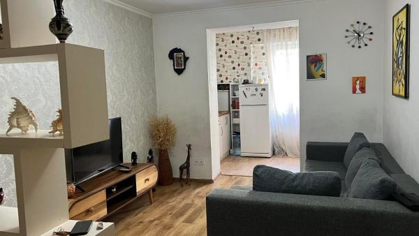 A la foto es mostra l'objecte Cosy Home situat a la ciutat de Rustavi.
