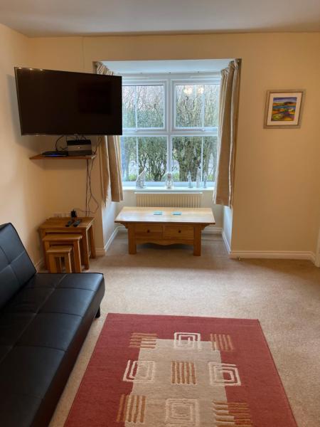 Foto 2: Spacious, Quiet, Sleeps 12, 3 bathrooms, Parking, KIA 1