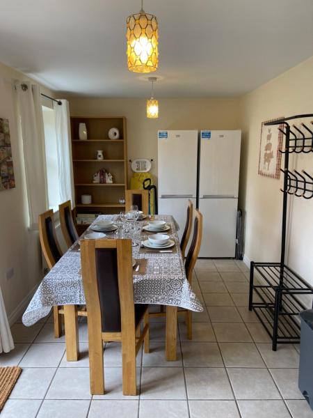 Foto 4: Spacious, Quiet, Sleeps 12, 3 bathrooms, Parking, KIA 1