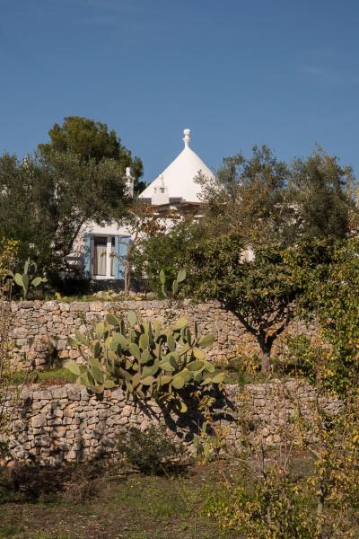 A la foto es mostra l'objecte Lacinera Trulli e Lamie situat a la ciutat de Ostuni.