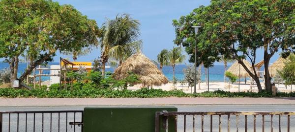 Photo 4 : Studios & House with beautiful beach front view