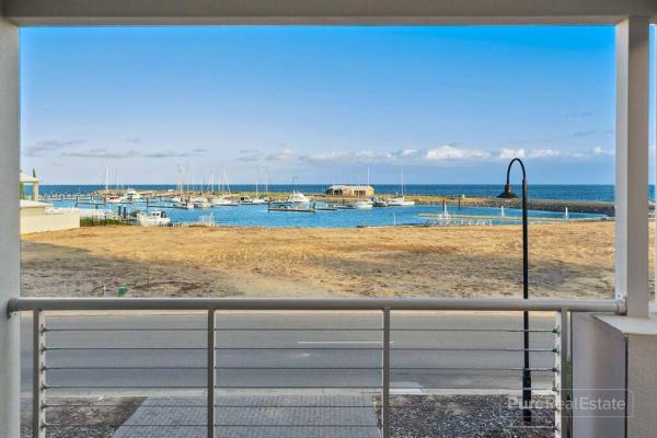 写真にはPort Vincent市にあるBeachfront Sunny Daisが写っています。