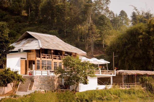 La photo montre l'objet Le Chalet Homestay situé dans la ville de Nậm Hoắc.