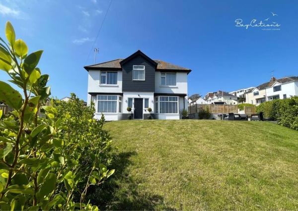 På billedet ses objektet Stylish Brixham home, sleeps 7, parking & garden beliggende i byen Brixham.