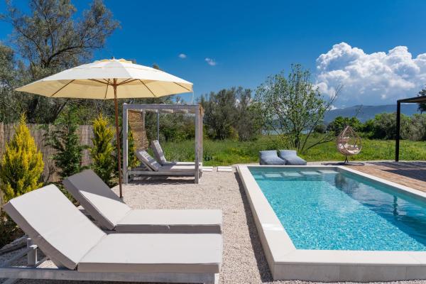 A la foto es mostra l'objecte Villa Kalligoni situat a la ciutat de Peratiá.