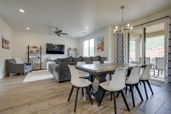 A la foto es mostra l'objecte Sleek + Modern Home Rental Near Red Cliffs! situat a la ciutat de Washington.
