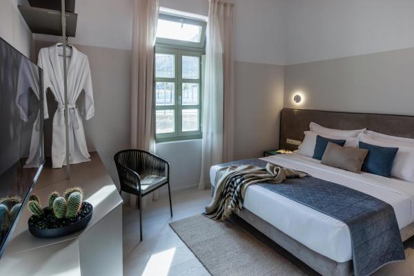 Octavia Rooms, Corinto