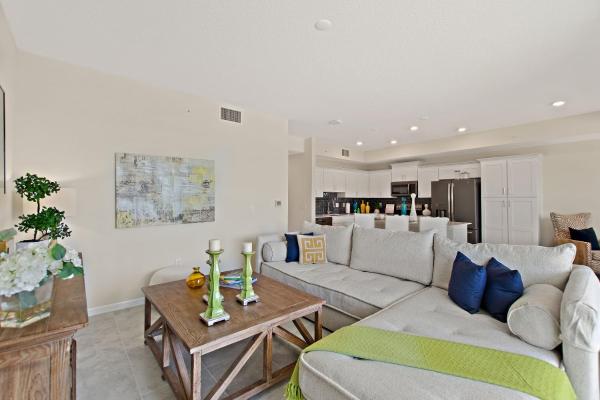 Foto 3: Tranquility at Storey Lake by Shine Villas #828 apts