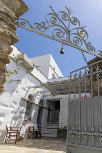 Na zdjęciu widoczny jest obiekt Traditional Tinos Olive Mill House położony w mieście Ktikádhos.