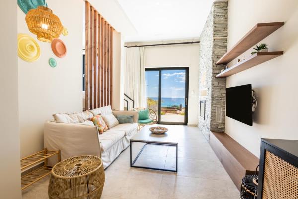 Στη φωτογραφία φαίνεται το αντικείμενο Euphoria Suites που βρίσκεται στην πόλη Κάρπαθος.