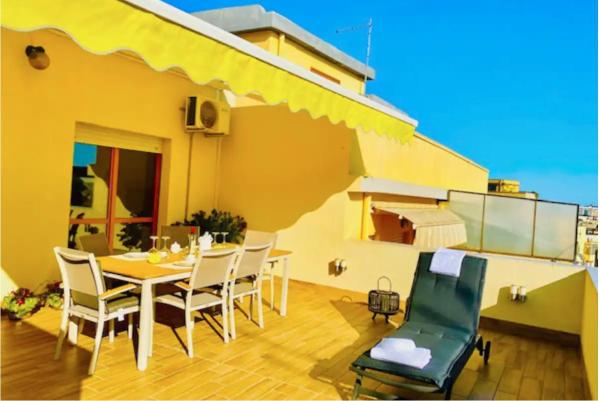 A la foto es mostra l'objecte La Dolce Vita situat a la ciutat de Cagliari.