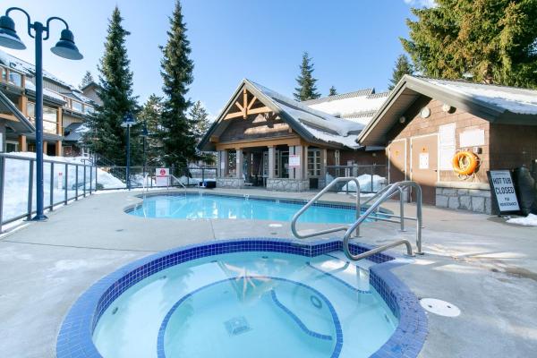 På billedet ses objektet Glaciers Reach by Allseason Vacation Rentals beliggende i byen Whistler.