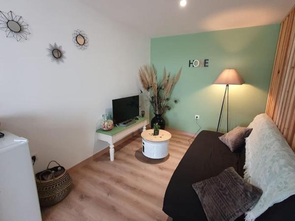 På billedet ses objektet Charmant appartement au calme beliggende i byen Noailly.