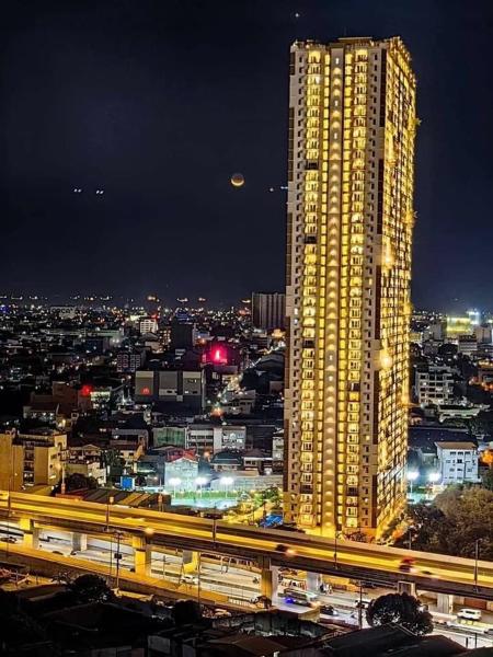 A la foto es mostra l'objecte 1 BR Condo Unit at The Celandine Condominium near Ayala Cloverleaf Mall situat a la ciutat de Manila.