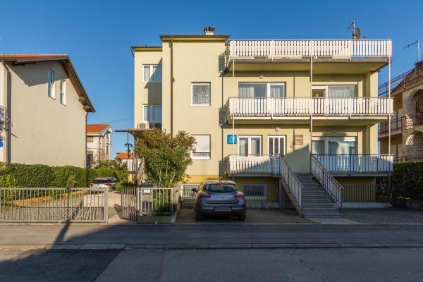 På billedet ses objektet Apartments with a parking space Umag - 20966 beliggende i byen Umag.