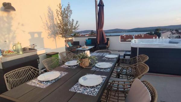 Penthouse Aurelia, Rooftop Terrace & Jacuzzi - Biograd na Moru